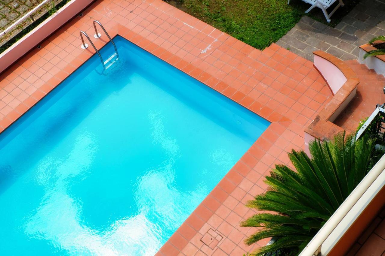Joivy Villa Sofia โกโม ภายนอก รูปภาพ