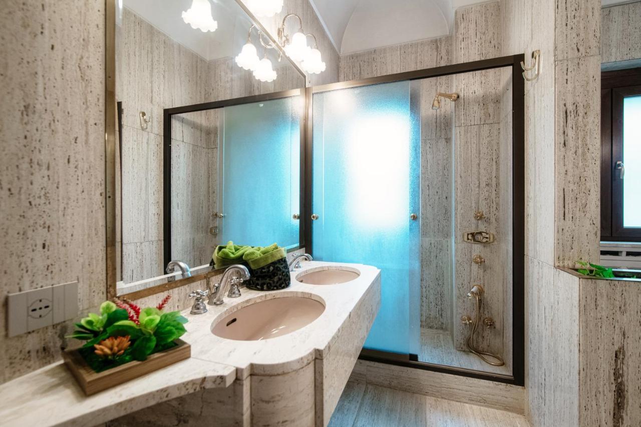 Joivy Villa Sofia โกโม ภายนอก รูปภาพ