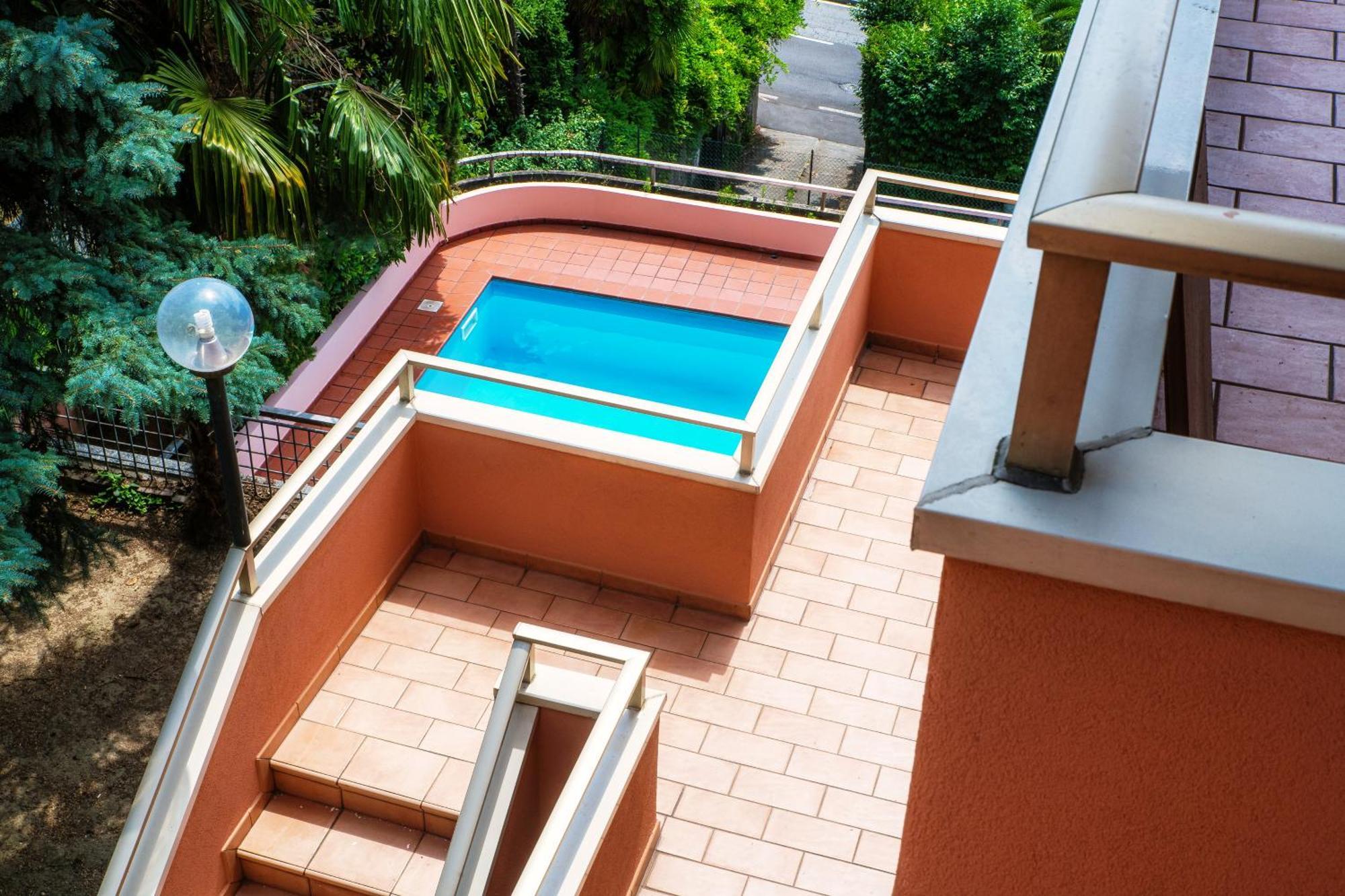 Joivy Villa Sofia โกโม ภายนอก รูปภาพ